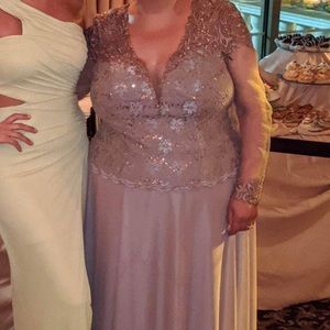 Plus size rose gold evening dress. Mother of the bride. Fancy gown. Size 20